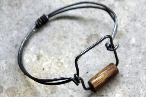 hammered steel bangle Steel wire wooden bead square bangle