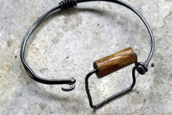 hook closure Steel wire wooden bead square bangle
