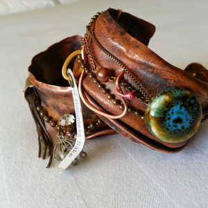 Hydraulic pressed chaos cuffs 